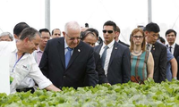 Israeli president visits hi-tech VinEco Tam Dao project