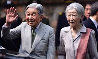 Japanese Emperor, Empress host tea party following Vietnam visit