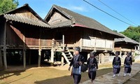 Exploring Lai Chau with community tours