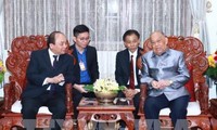 Vietnam and Laos leaders foster special bilateral ties