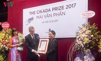 Poet Mai Van Phan receives Swedish Cikada Prize