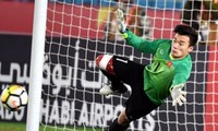 U23 Vietnam goalie brings gloves to auction