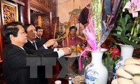 10,000 people pay tribute to Hung Kings on first day of Tet