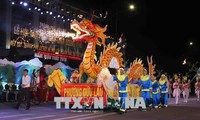 Street folk art performance celebrates Hung Kings Temple Festival