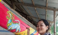 Couple promotes Khmer mural paintings, carving arts