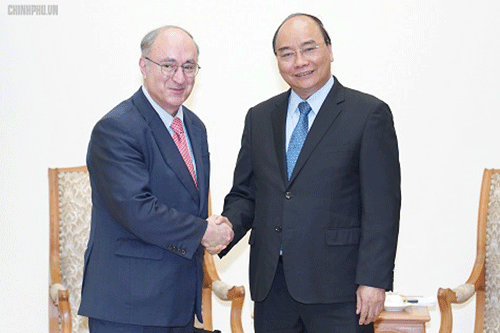 PM Nguyen Xuan Phuc receives President of German World University Service