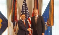 Vietnam, US to boost cooperation in economy, defence