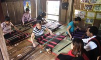 Van Kieu-Pa Ko revive traditional broacade weaving