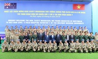 Vietnamese, Australian PMs visit level-2 field hospital 