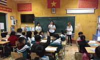 Israeli volunteers teach English to Sa Pa children