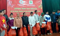  Vietnam Fatherland Front cares for Tet of ethic people