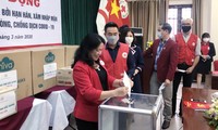 Vietnam Red Cross Society raises fund for victims of salt intrusion, droughts, Covid-19