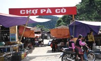 A tour of colourful Pa Co brocade market in Son La  