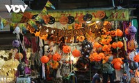 Halloween toys flood Hang Ma street