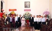 Leaders extend Christmas greetings to Catholic followers in HCMC, Can Tho