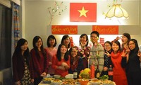 Overseas Vietnamese celebrate Tet amid COVID-19