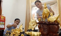 Gold laminating and gilding in Kieu Ky village