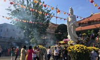 Going to the pagoda at the Lunar New Year, a Vietnamese tradition