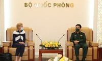 Vietnam, France underscore importance of peace, stability in East Sea