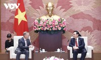 NA Chairman Vuong Dinh Hue hosts British Ambassador to Vietnam