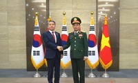 Vietnam, RoK agree to strengthen defence ties