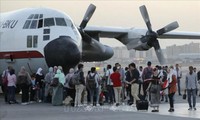 US begins to evacuate American citizens from Sudan