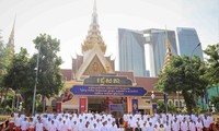 Newly-elected Cambodian lawmakers take oath