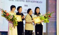 Remise du prix Kovalevskaia aux femmes scientifiques vietnamiennes