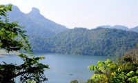 Le ciel et l'eau au lac de Ba Bể