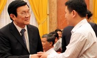 Le président Truong Tan Sang reçoit 100 meilleurs responsables de coopératives 