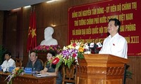 Nguyen Tan Dung rencontre les électeurs du district de Thuy Nguyen, à Hai Phong