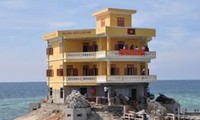 Une maison de la jeunesse sur l’île Đá Tây