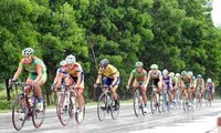 Lancement de la course cycliste “Retour à Truong Son”