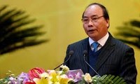 Nguyen Xuan Phuc à la rentrée scolaire de l’université du commerce extérieur