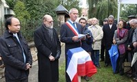 Une plaque commémorative pour la maison historique des négociations de Paris