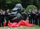 Remise des pierres précieuses de Nghê An au mausolée Ho Chi Minh