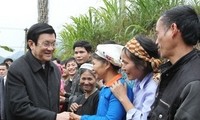 Truong Tan Sang poursuit sa tournée de travail dans la province de Ha Giang