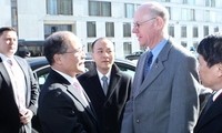 En visite en Allemagne, Nguyen Sinh Hung est reçu par le Président du Bundestag