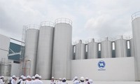 Nguyen Tan Dung assiste à l’inauguration d’une usine de lait en poudre de Vinamilk