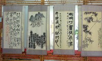 Expostion de calligraphie sur les des poèmes en écriture chinoise de Ho Chi Minh