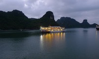 Découvrir la baie d'Halong en Golden lotus croisière