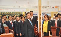 Nguyen Tan Dung au salon et au sommet de l’investissement et du commerce ASEAN-Chine