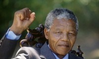 Le monde rend hommage à Nelson Mandela