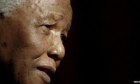 La cérémonie pour rendre hommage à Nelson Mandela au Vietnam