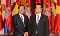 Le PM Cambodgien poursuit sa visite officielle au Vietnam