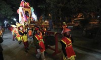 Ouverture de la fête du temple Trân à Nam Dinh