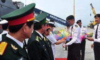 Un navire de la Marine singapourienne à Da Nang 