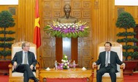 Le vice-Premier ministre Vu Van Ninh reçoit le vice-président de la banque mondiale