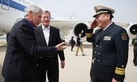 Chuck Hagel sur le porte-avions chinois