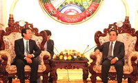 Le PM Laotien reçoit une délégation du bureau gouvernemental du Vietnam